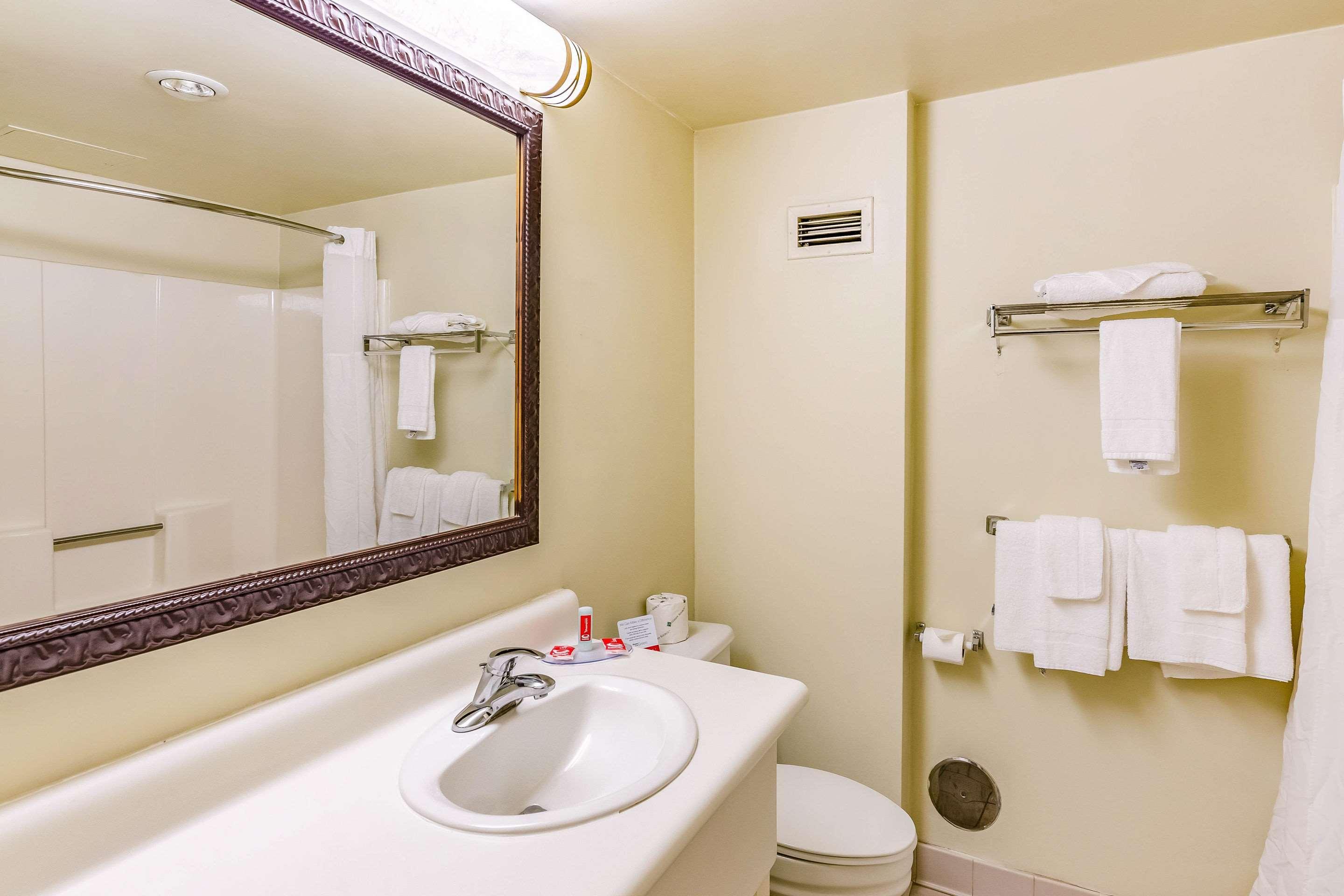 Econo Lodge Inn & Suites Radford-Blacksburg Area المظهر الخارجي الصورة